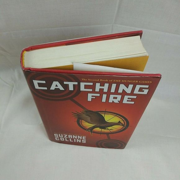 Catching Fire Suzanne Collins First Edition Hardcover Book with Dust Jacket 2009 - Picture 2 of 6